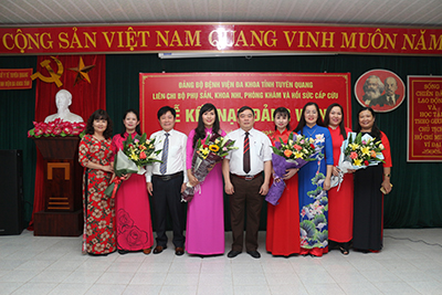 Đảng bộ Bệnh viện đa khoa tỉnh Tuyên Quang kết nạp thêm 4 đảng viên mới