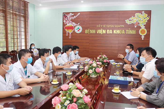 Bệnh viện đa khoa tỉnh Tuyên Quang tiếp đón và làm việc với đoàn công tác Bệnh viện Nhi Trung ương.