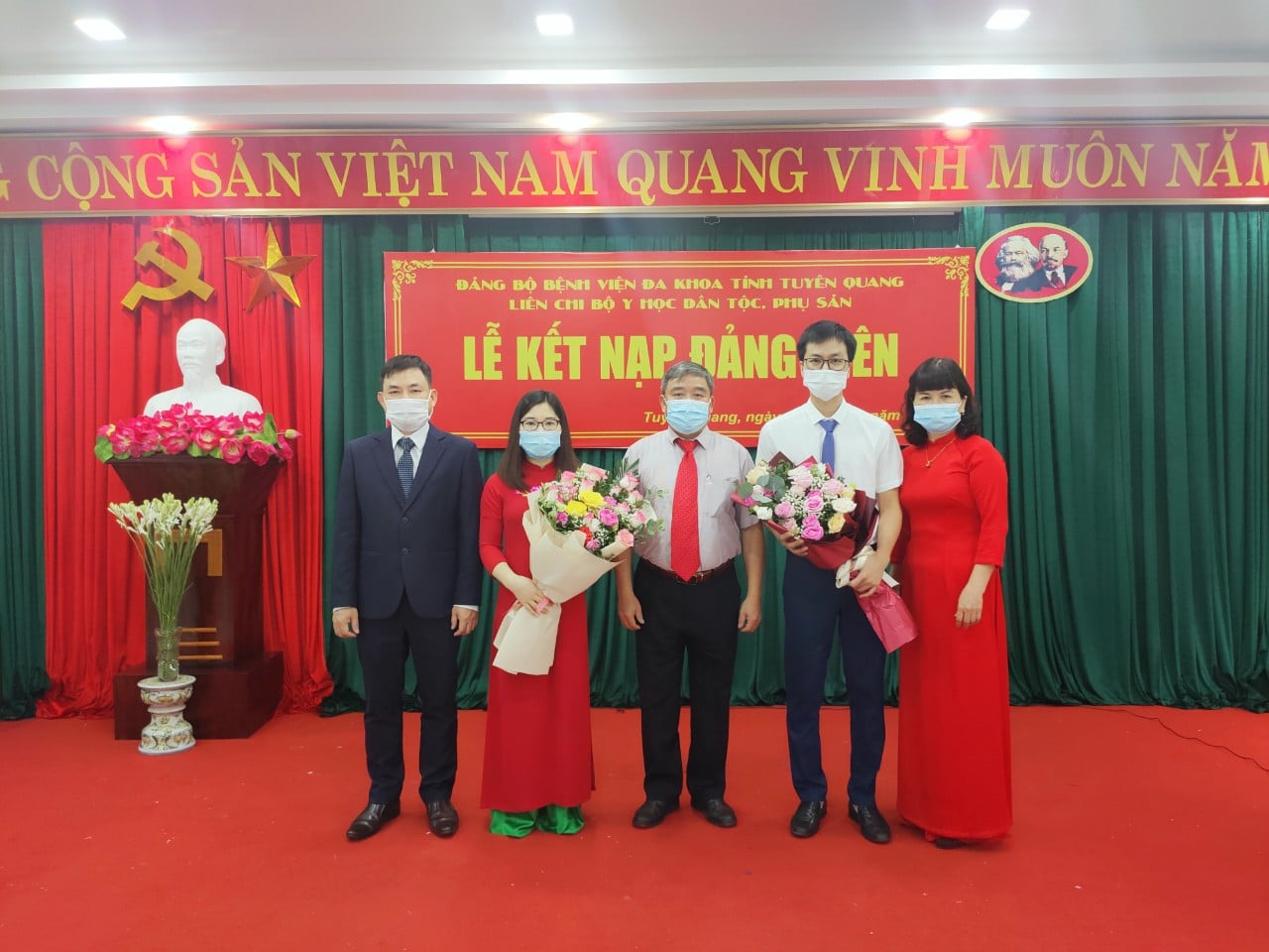 Đảng bộ Bệnh viện đa khoa tỉnh Tuyên Quang kết nạp thêm 2  Đảng viên mới