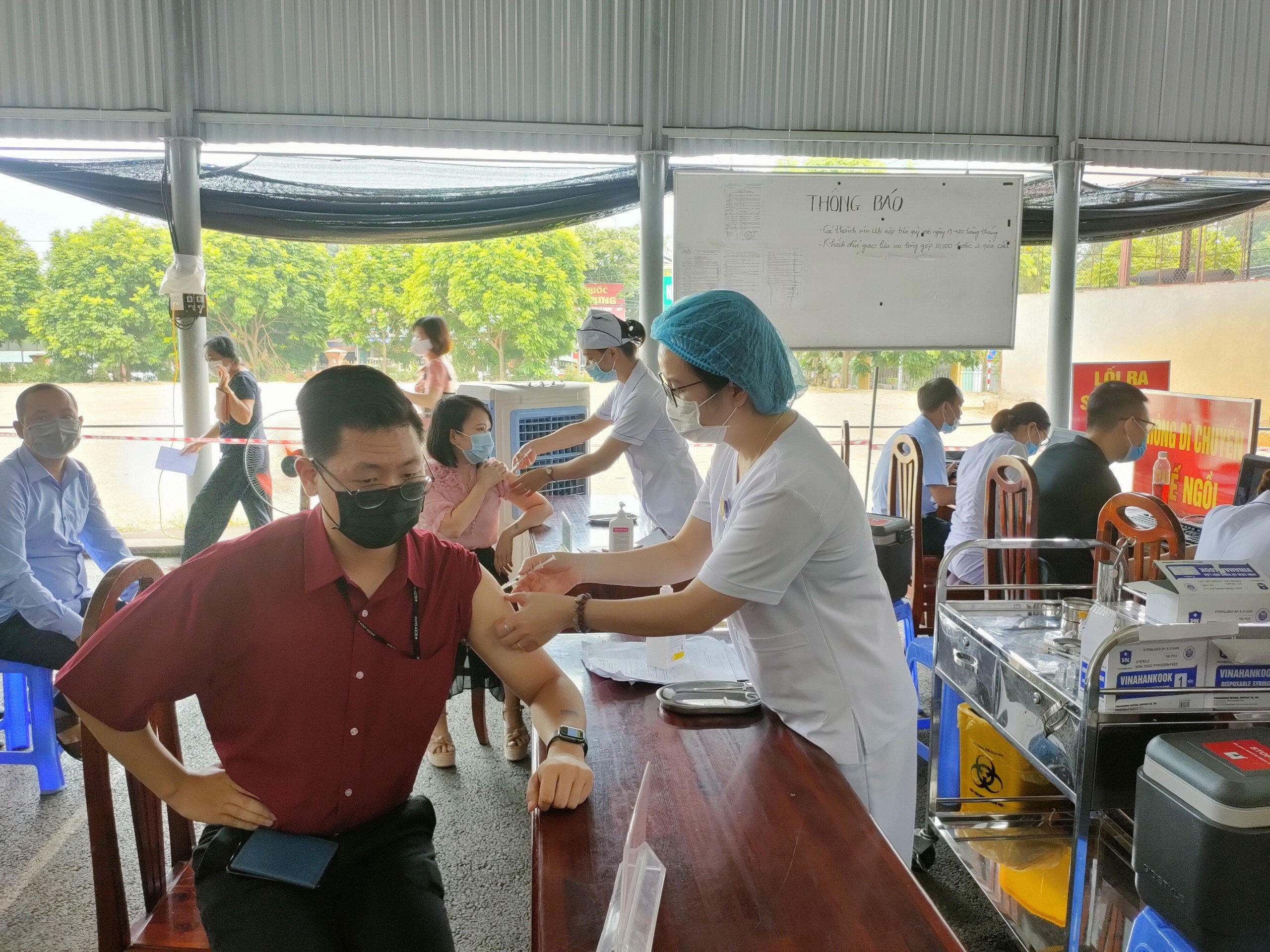 Tiêm Vaccine phòng Covid-19 giai đoạn 2021 -2022 tại Bệnh viện đa khoa tỉnh Tuyên Quang