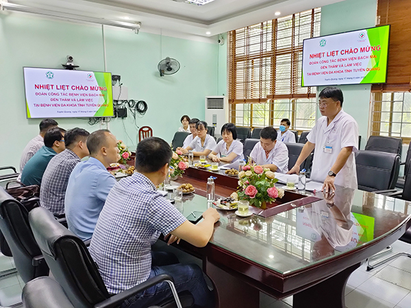Bệnh viện đa khoa tỉnh Tuyên Quang đón tiếp và làm việc với Đoàn công tác của Bệnh viện Bạch Mai.