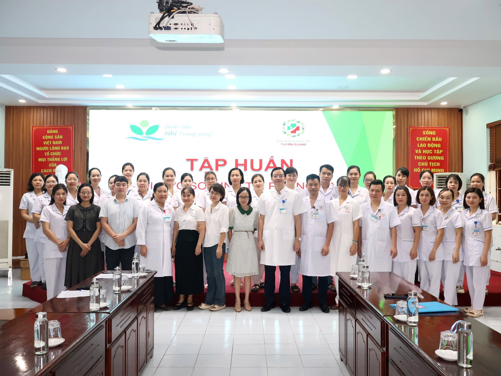 BỆNH VIỆN ĐA KHOA TỈNH TUYÊN QUANG TỔ CHỨC TẬP HUẤN “ HỒI SỨC SƠ SINH TẠI PHÒNG SINH”