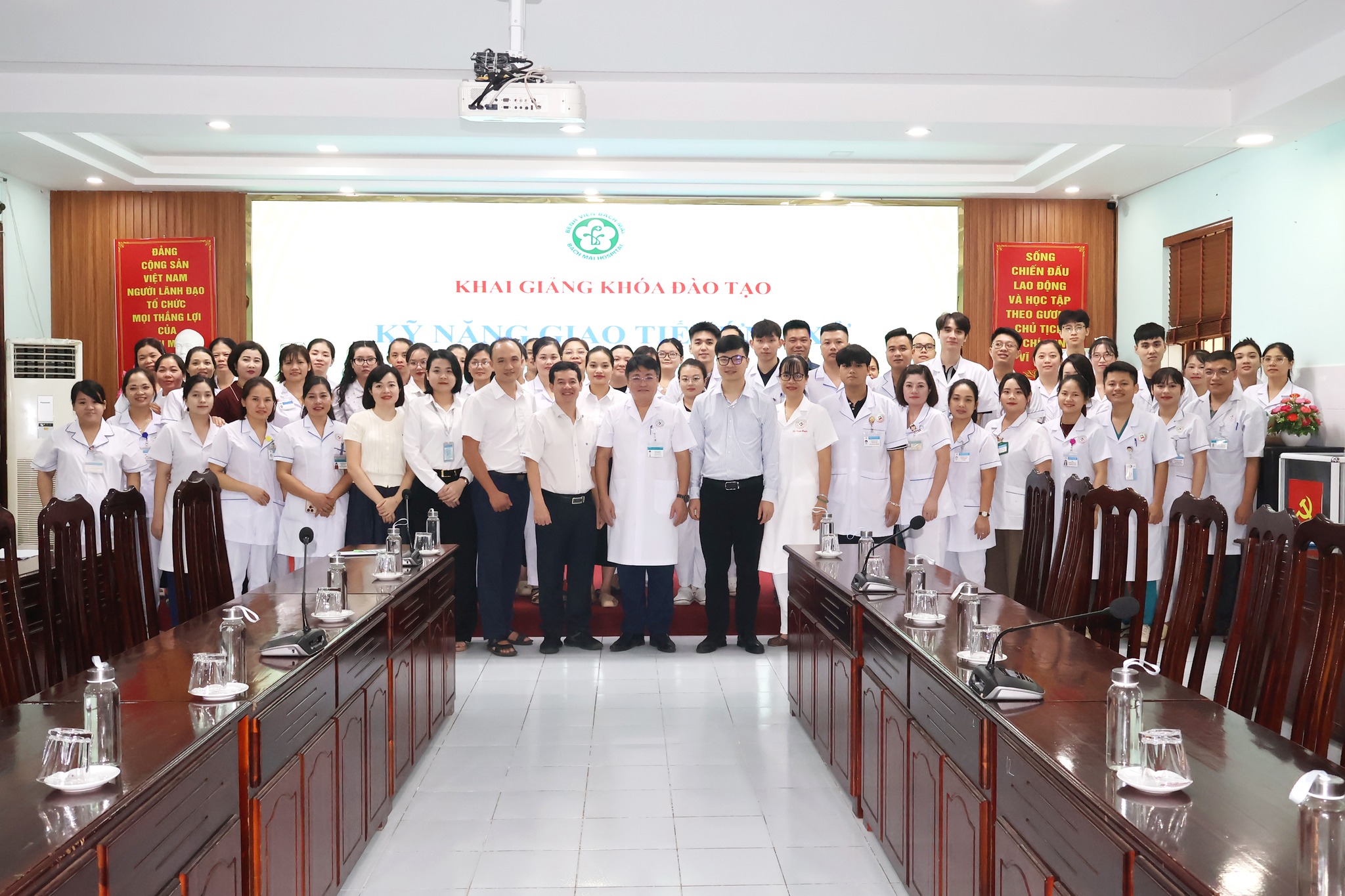 NÂNG CAO KỸ NĂNG GIAO TIẾP – HƯỚNG TỚI SỰ HÀI LÒNG CỦA NGƯỜI BỆNH.