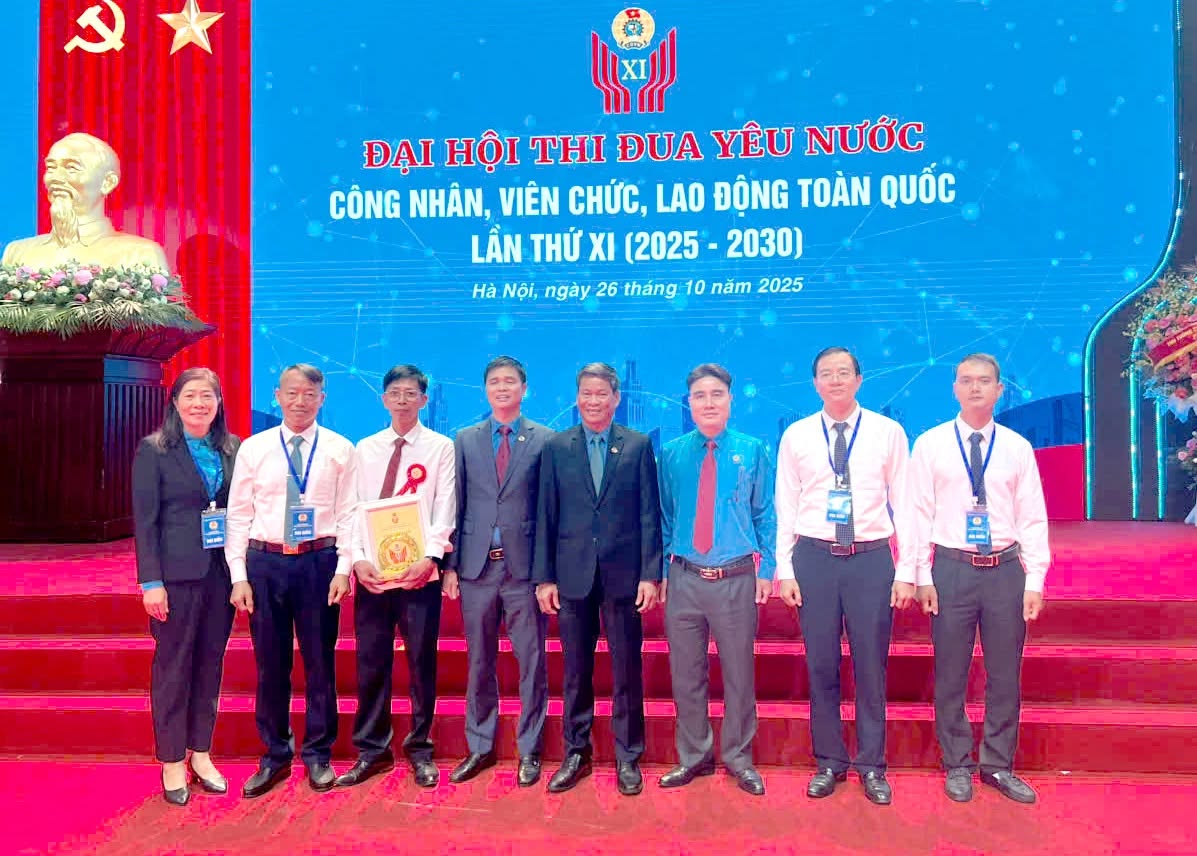 CHÚC MỪNG BS.CKII. NGÔ QUANG CHIẾN – PHÓ BÍ THƯ ĐẢNG ỦY, PHÓ GIÁM ĐỐC, CHỦ TỊCH CÔNG ĐOÀN BỆNH VIỆN ĐA KHOA TỈNH TUYÊN QUANG VINH DỰ ĐƯỢC TỔNG LIÊN ĐOÀN LAO ĐỘNG VIỆT NAM VINH DANH TẠI ĐẠI HỘI THI ĐUA YÊU NƯỚC TRONG CNVCLĐ TOÀN QUỐC