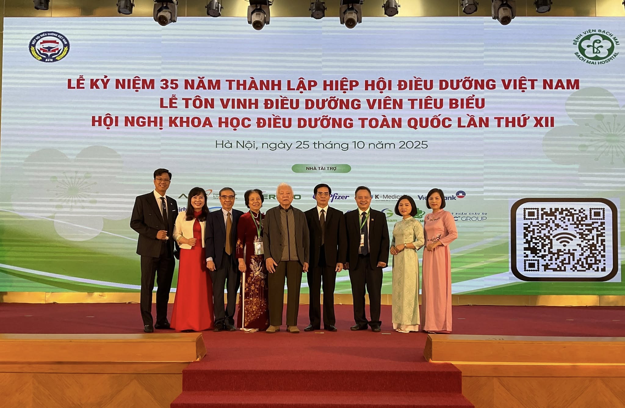 TỰ HÀO HAI BÔNG HOA ĐẸP ĐIỀU DƯỠNG BỆNH VIỆN ĐA KHOA TỈNH TUYÊN QUANG