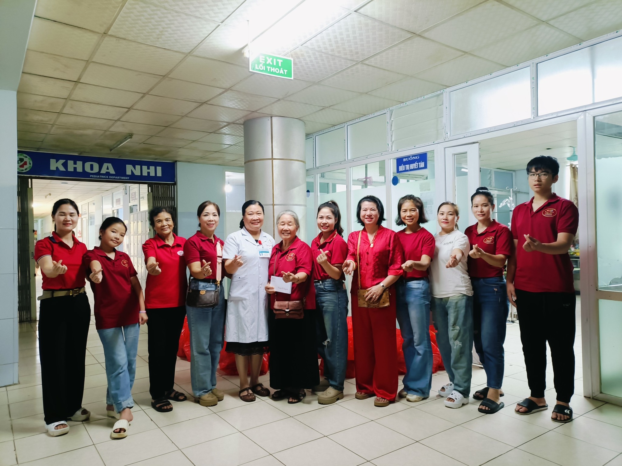TRAO TẶNG 50 SUẤT QUÀ TRUNG THU CHO BỆNH NHI VÀ NGƯỜI BỆNH TẠI BỆNH VIỆN ĐA KHOA TỈNH TUYÊN QUANG