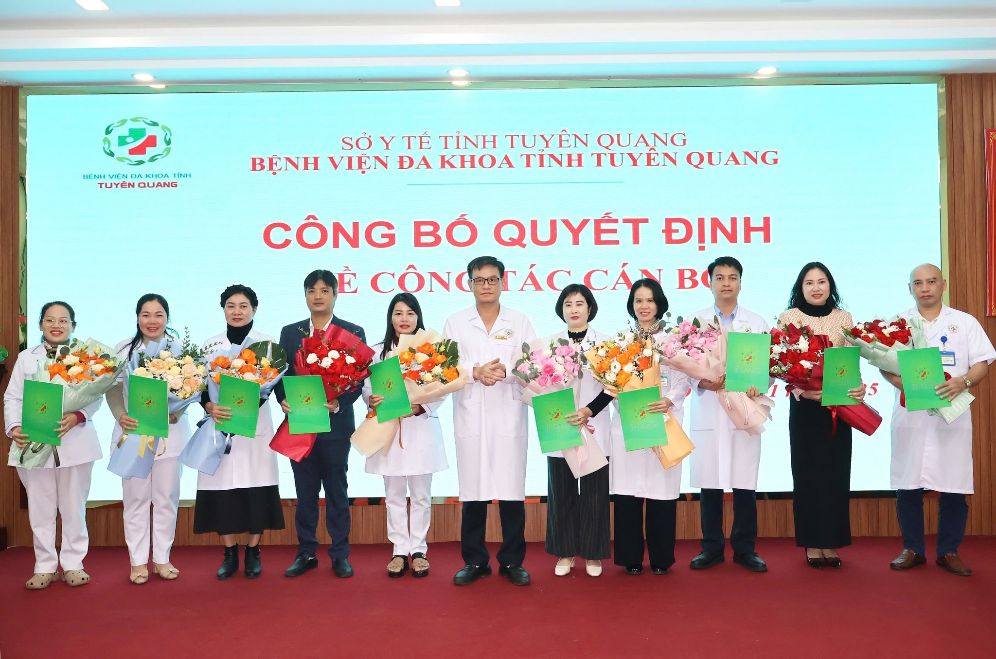 HỘI NGHỊ CÔNG BỐ QUYẾT ĐỊNH BỔ NHIỆM 10 VIÊN CHỨC GIỮ CHỨC VỤ LÃNH ĐẠO, QUẢN LÝ TẠI BỆNH VIỆN ĐA KHOA TỈNH TUYÊN QUANG