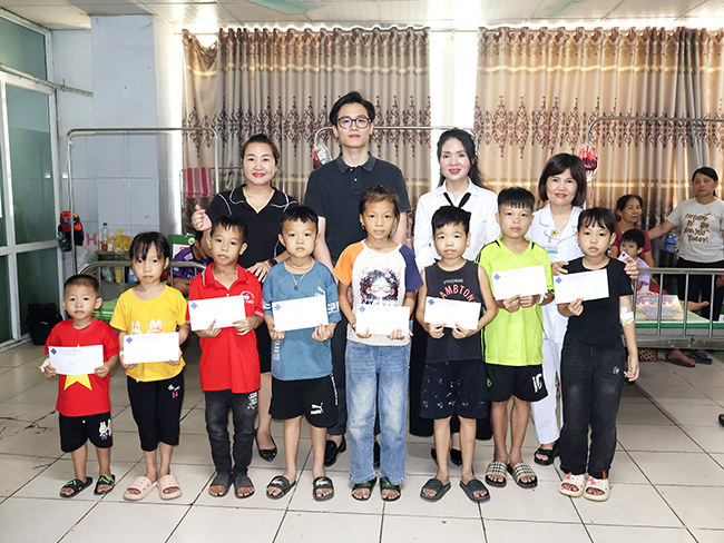NỐI VÒNG TAY NHÂN ÁI, CHIA SẺ YÊU THƯƠNG