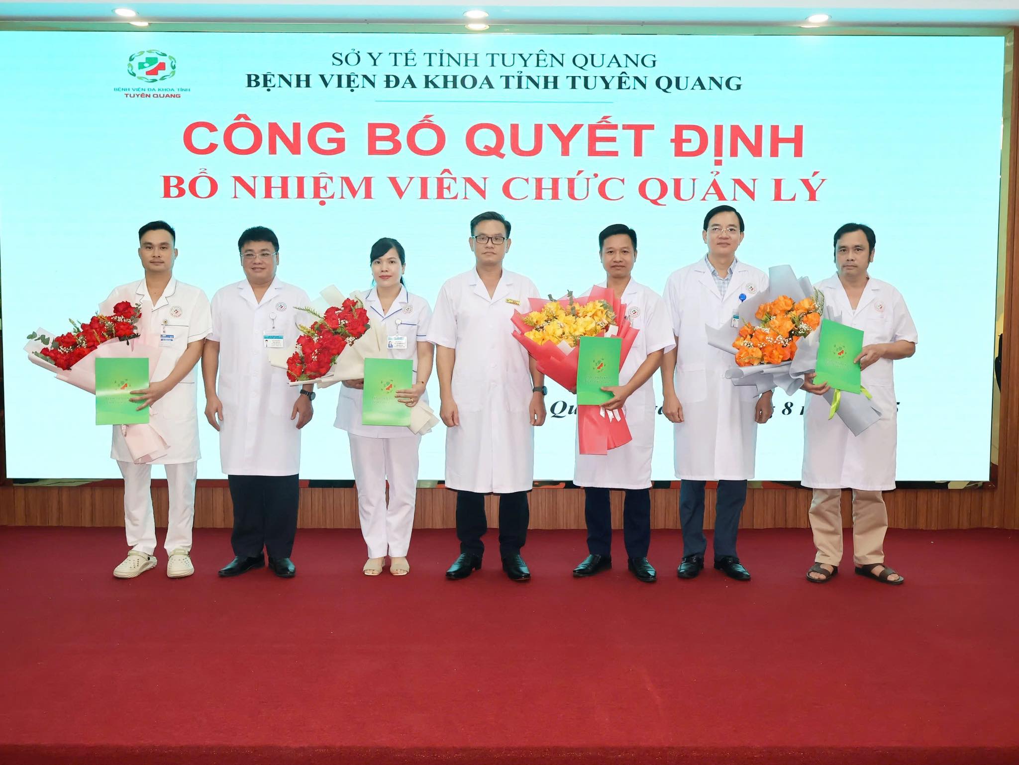 CÔNG BỐ QUYẾT ĐỊNH BỔ NHIỆM BỐN VIÊN CHỨC GIỮ CHỨC VỤ LÃNH ĐẠO, QUẢN LÝ CÁC KHOA TẠI BỆNH VIỆN ĐA KHOA TỈNH TUYÊN QUANG