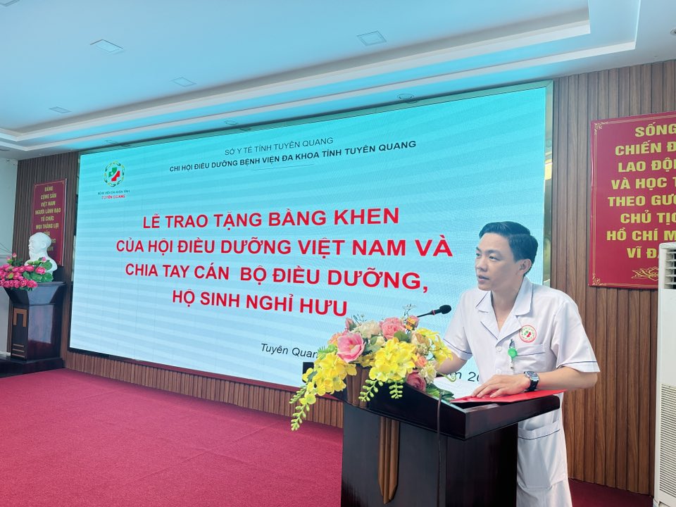 TRAO TẶNG BẰNG KHEN CỦA HIỆP HỘI ĐIỀU DƯỠNG VIỆT NAM VÀ CHIA TAY CÁN BỘ ĐIỀU DƯỠNG, HỘ SINH NGHỈ HƯU