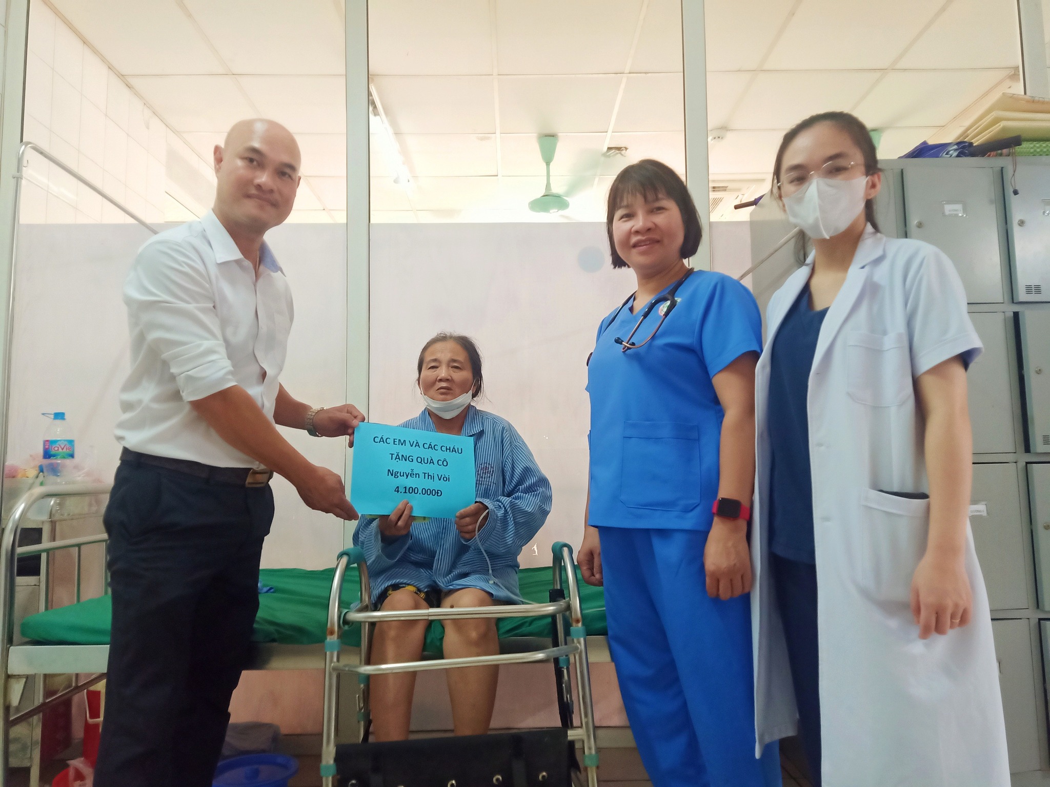 "Người thầy không chỉ dạy bằng kiến thức, mà còn dạy bằng cả tấm lòng nhân ái” – Thầy giáo Đặng Việt Thắng