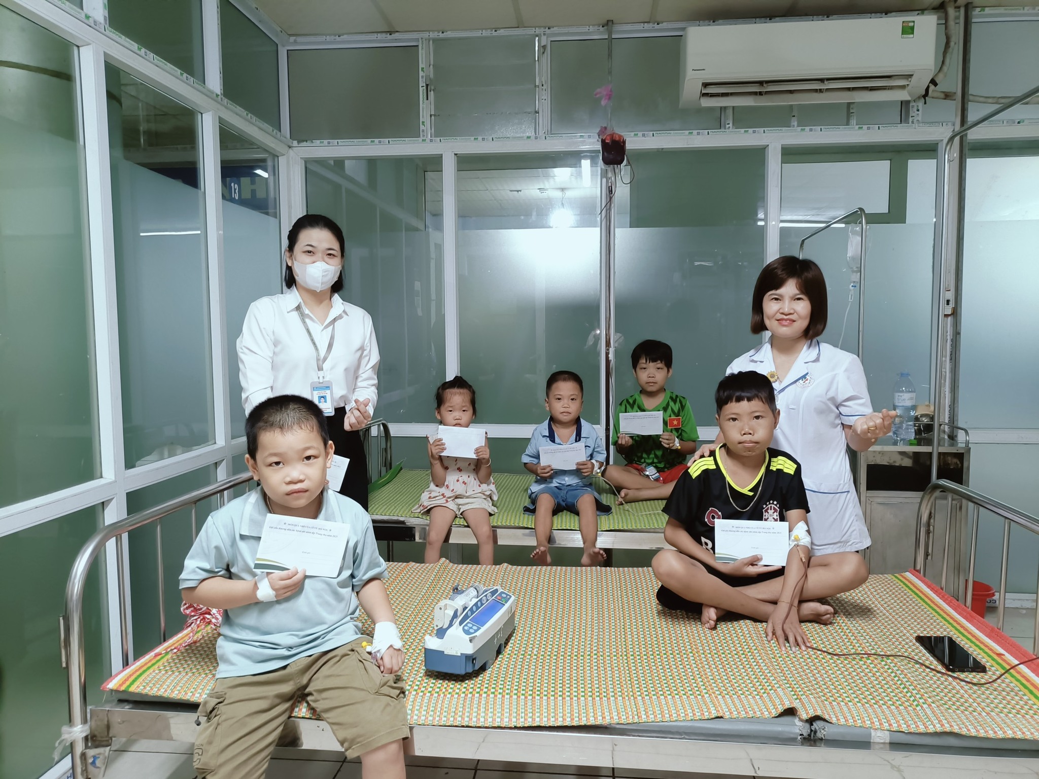 Trao tặng 26 suất quà Tết Trung thu cho bệnh nhi