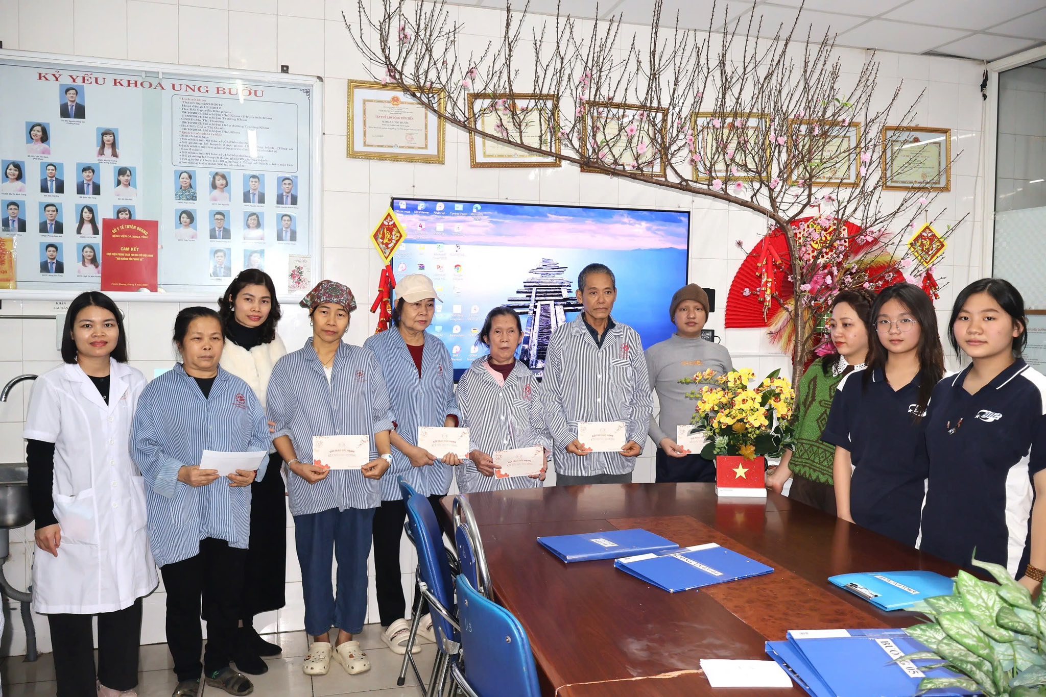 YÊU THƯƠNG GIEO MẦM TỪ NHỮNG TRÁI TIM TRẺ