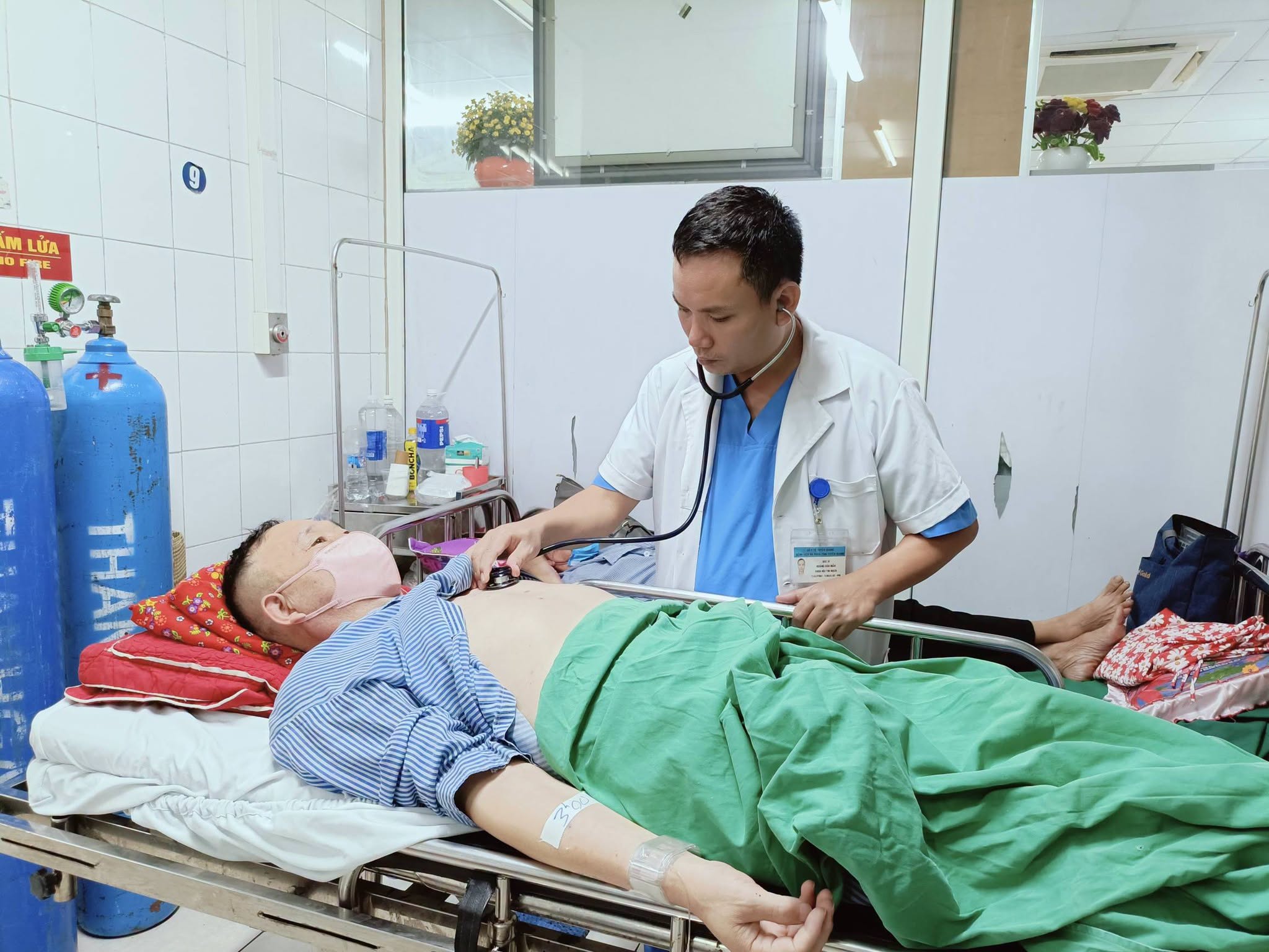 CẤP CỨU THÀNH CÔNG BỆNH NHÂN NGƯỜI NƯỚC NGOÀI BỊ NHỒI MÁU CƠ TIM CẤP, CAN THIỆP MẠCH VÀNH KỊP THỜI